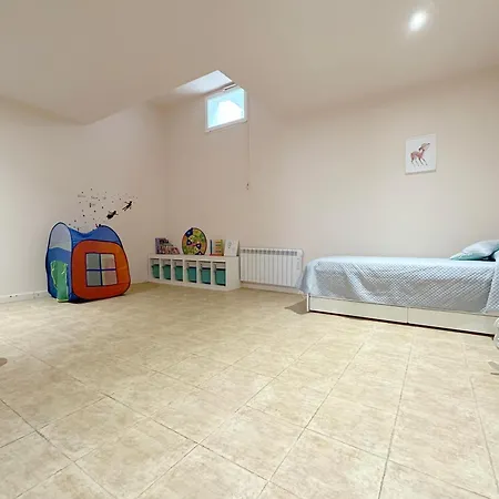 펜션 Adosado En Playa De Sonabia 카스트로우르디알레스